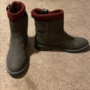 Like New Tommy Hilfiger Brown booties